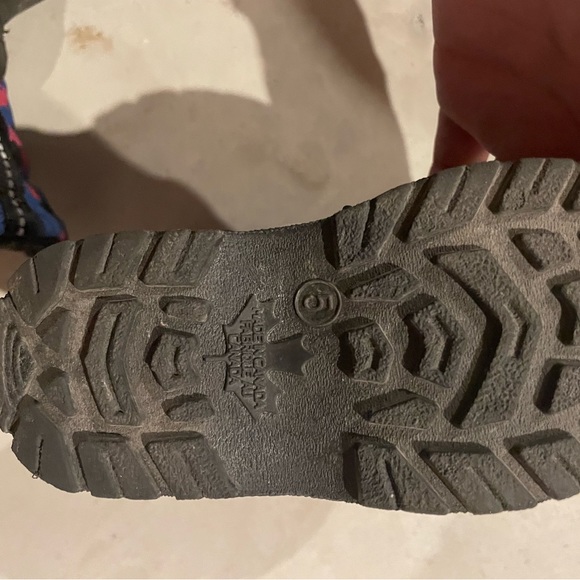 Toddler winter boots size 5 - Picture 2 of 3